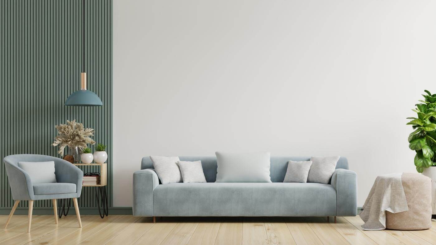 Foto Cadeira preta do sofá perto da parede branca – Imagem de
